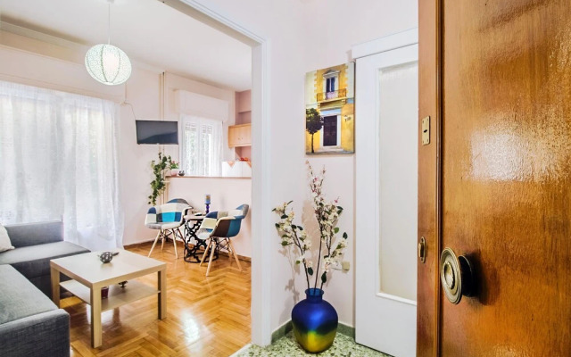 Elegant and renovated flat in Dafni