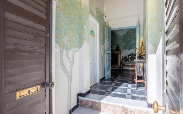 Cheerful 6 Bedroom House in Seville With Terraces