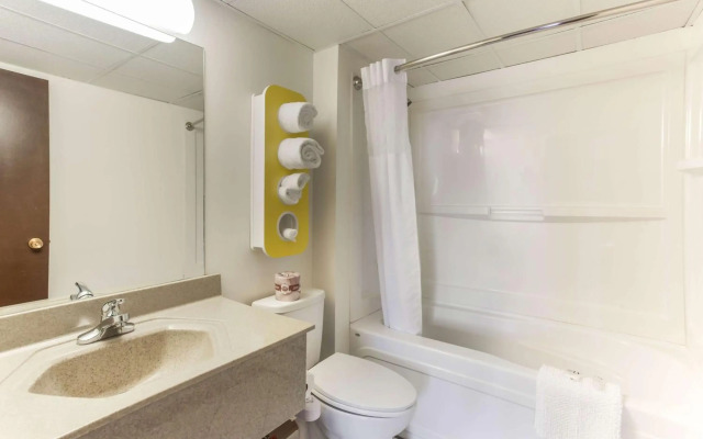 Motel 6 Lethbridge, AB