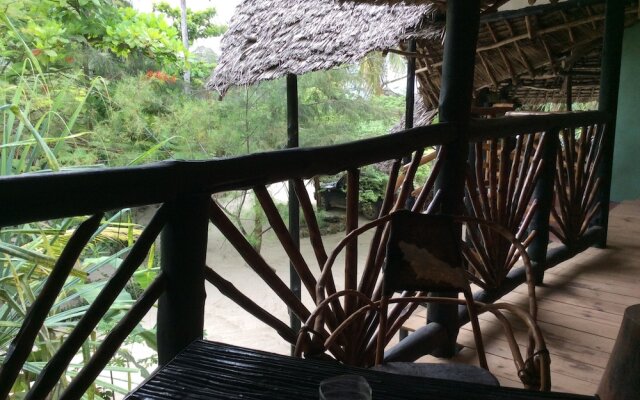 Kajibange bar and guesthouse