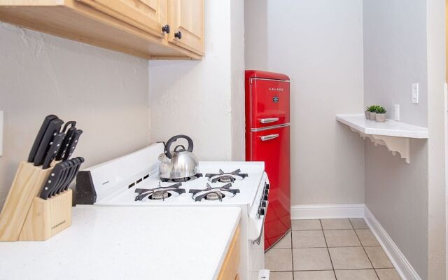 Cozy Carriage House, Walk to UNC, Free Bikes