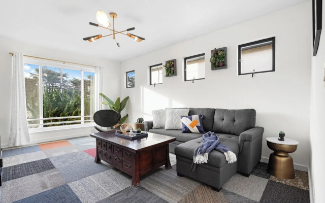 Spacious 5BR Retreat 8 Beds Beach & Golf