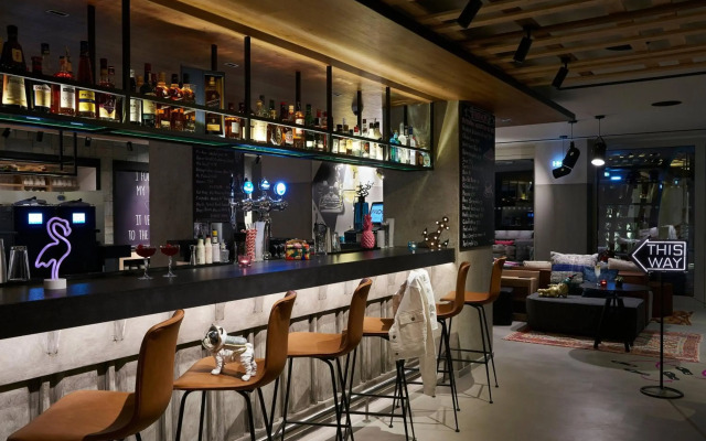 Moxy Patra Marina