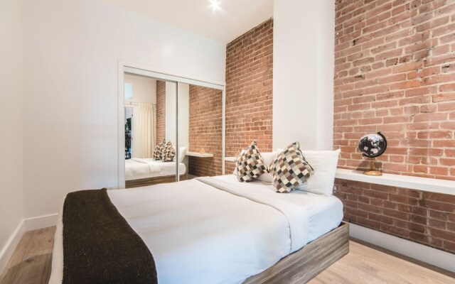 LikeAHotel-Ste Catherine/Downtown Montreal