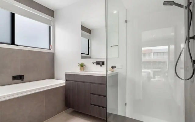 The Peninsula at Hope Island