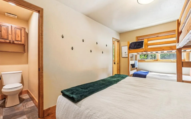 Friendly Fox Chalet 8 Bedroom Home by RedAwning