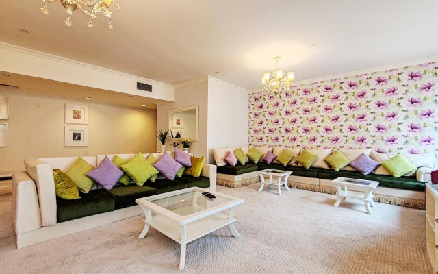 Dubai Marina beautiful apartment with water view