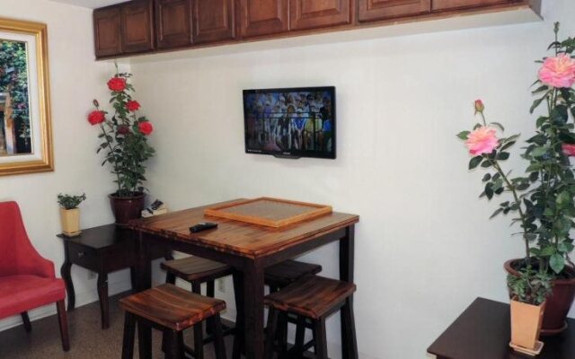 Catalina Courtyard Suites