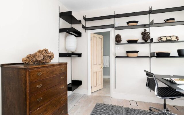 Gorgeous & sleek 4BR house in Hammersmith!