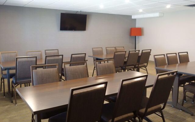 Country Inn & Suites by Radisson, La Crosse, WI