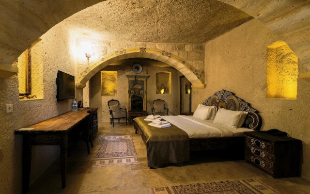 Capp Royal Cave Hotel