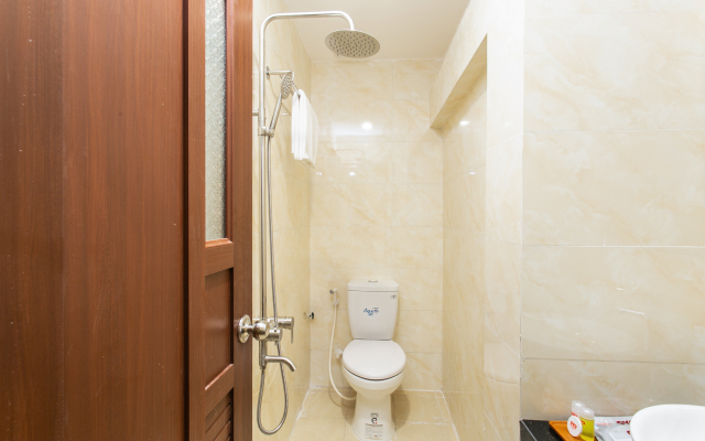 OYO 658 Euro Gold House And Coffee