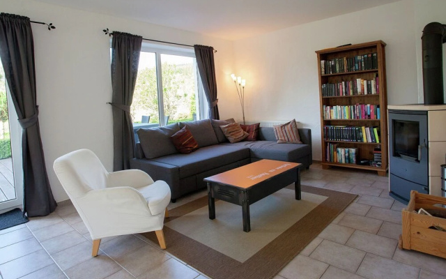 Attractive Holiday Home in Elkeringhausen with Pond