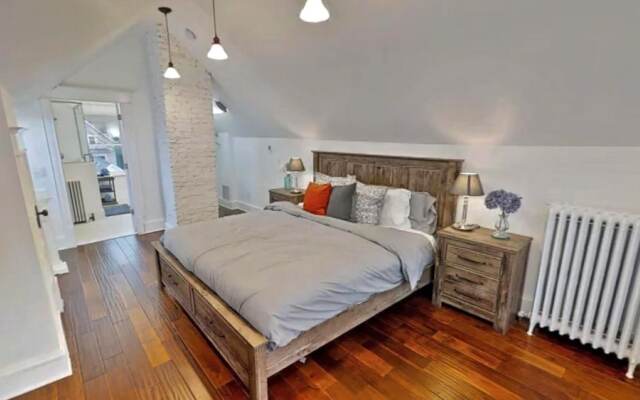 Linden Hills Luxury Charmer
