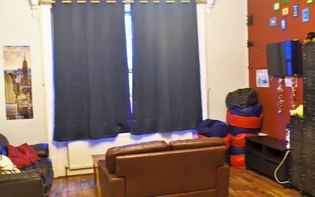 Paddy's Palace Belfast Hostel