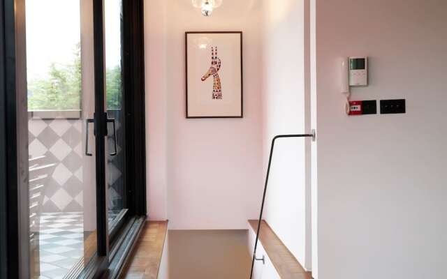 3-bed Flat w/ 2 Terraces in Hackney, East London!