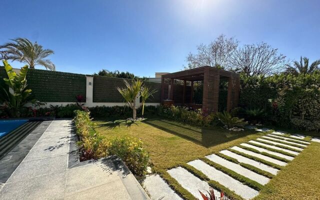 Beverly hills standalone villa with pool