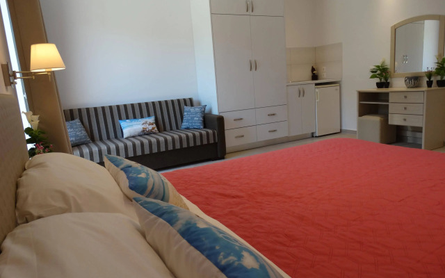 Makis Louvlis Apartments 