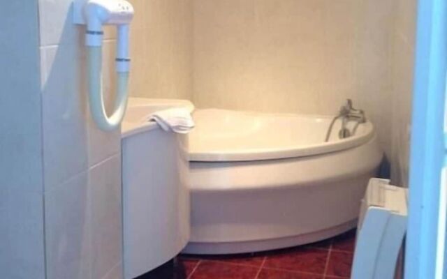 Hotel Mervil Airport