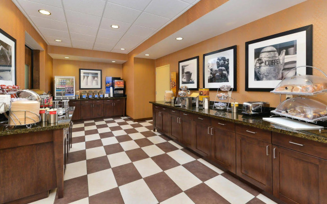 Hampton Inn Clinton, IA