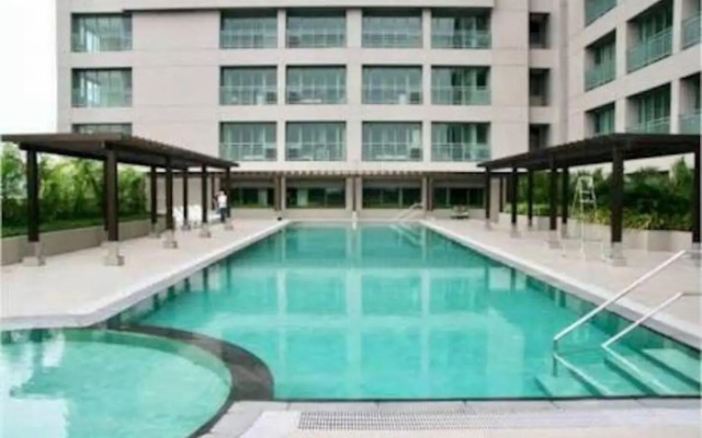 MANDALUYONG 2 Br w 2 Queen, 50HDtv across Shangrila Mall