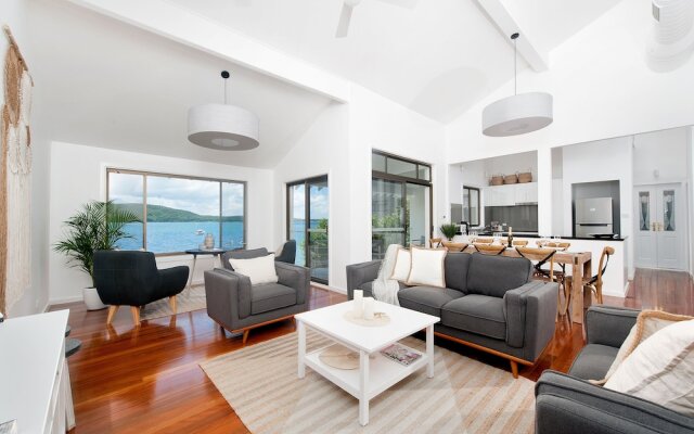 Baywatch - Beachfront Bliss Executive Home