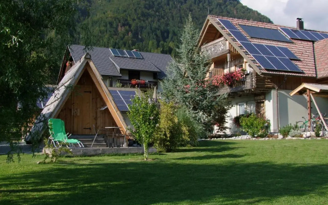 Apartma Cebelica