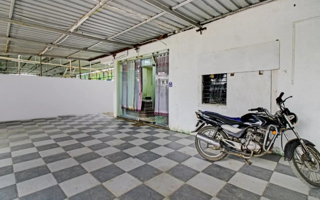 Oyo Flagship 93139 Green Lodging And Boarding