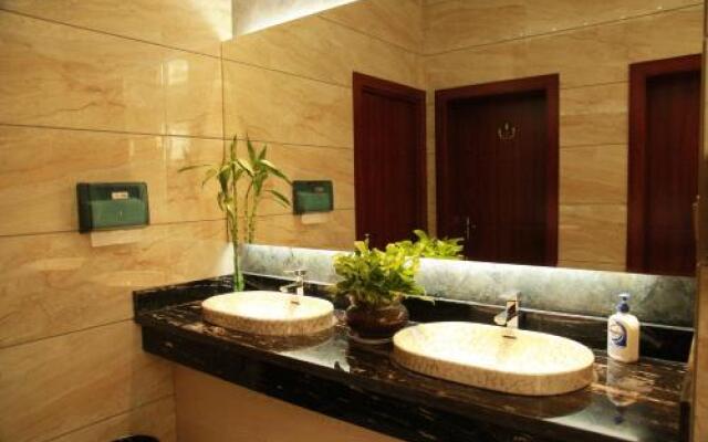 Kuerle Mingyue Crown Bouquet Hotel