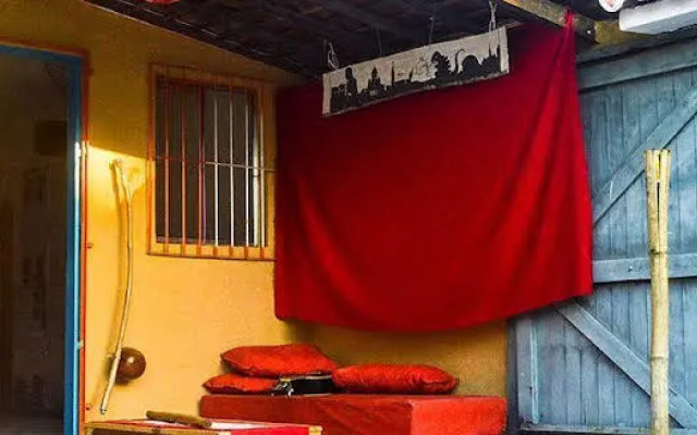 Swell's Hostel & Suites