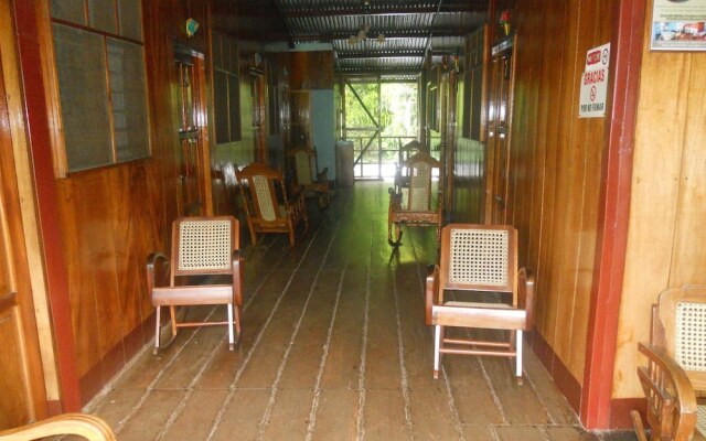 Hotel Cabinas Leyko