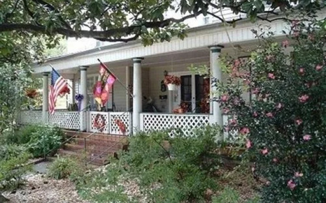 The Twin Magnolias Bed & Breakfast