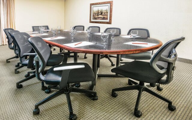 Crowne Plaza Suites Houston Southwest