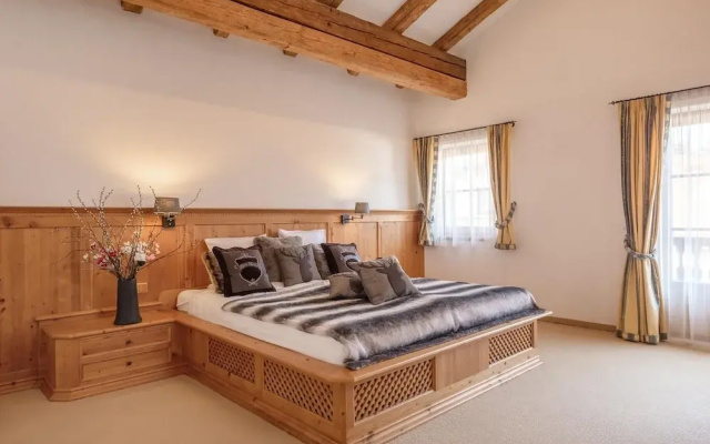 Elegant Chalet Near Slopes & Village