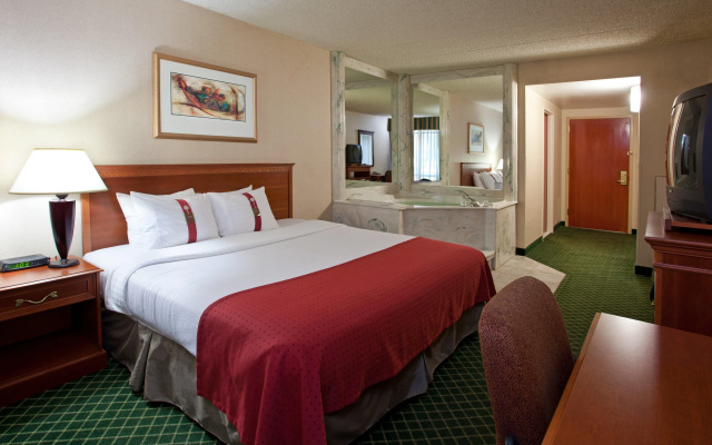 Holiday Inn Express & Suites Southgate - Detroit Area by IHG