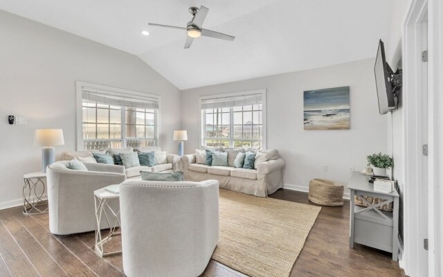 Windsical Escape 2 Bedroom Home by RedAwning