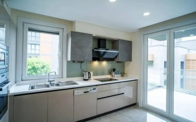 3 B Luxury Apt Near Arena Park AVM