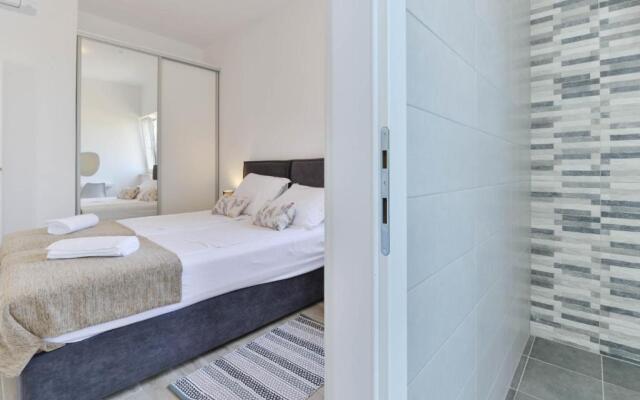 Luxury villa with pool near the beach 2