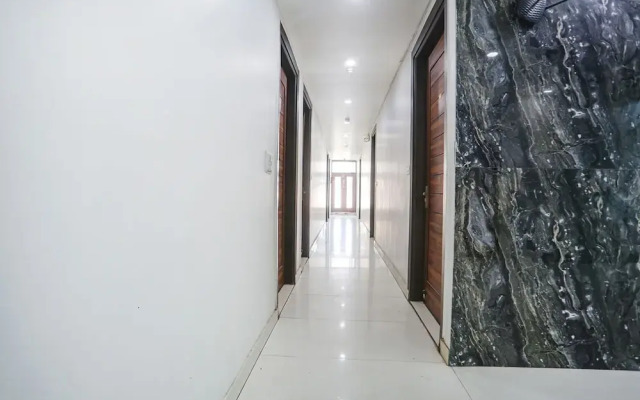 Fabhotel Gold Inn