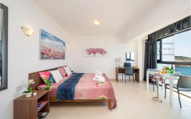Islet Promenade Studio with Seaview