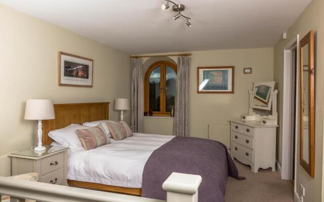 The Dovecote, Stoke Farthing Courtyard