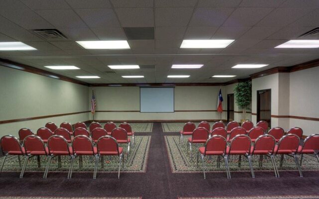 Clarion Inn Near Baylor University