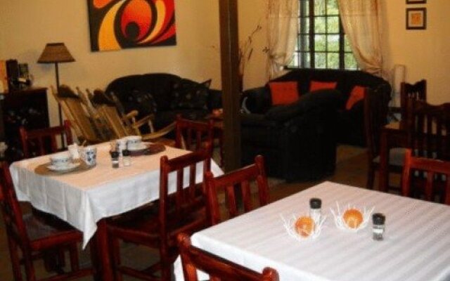 La Familia Guest House