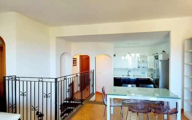 Villa a Stones Throw From the sea