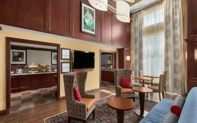 Hampton Inn & Suites Cleveland-Beachwood