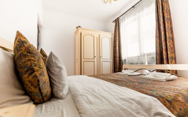 Flora Luxury House