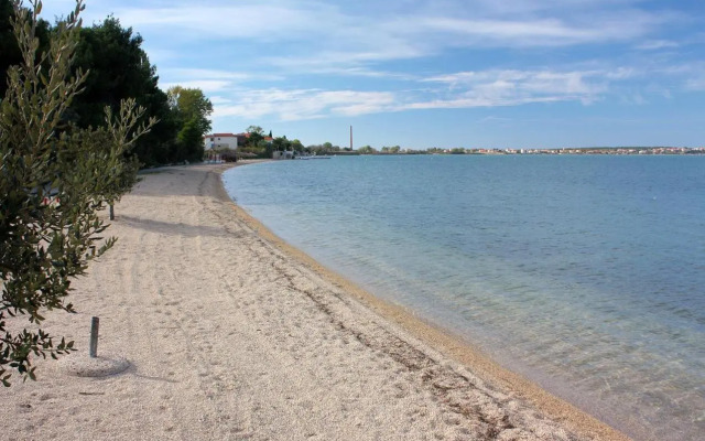Apartments with a parking space Vrsi - Mulo, Zadar - 5796