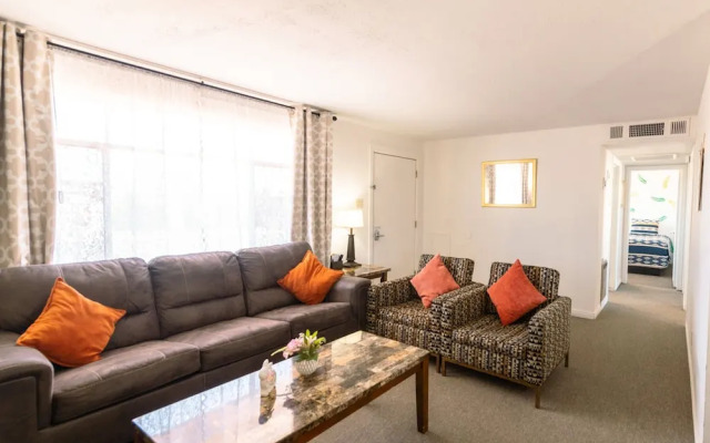 1 or 3 Bedroom Apartment with Full Kitchen