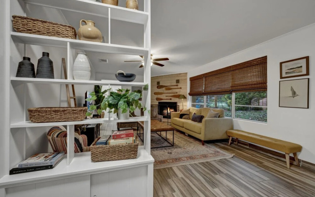 Luxury Lakefront Oasis W/Boat Dock-Firepit