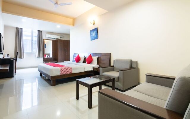 Capital O 490 Hotel Compact Maple Leaf